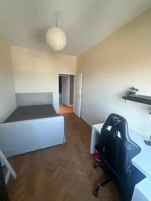 Camera da letto; pavimento in legno, luce naturale