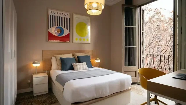 Camera da letto; luce naturale, stile moderno