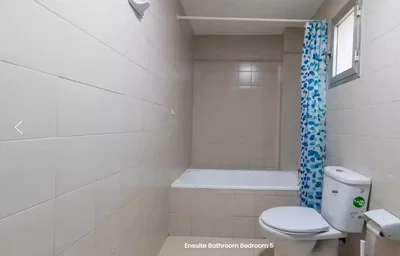 Kupaonica; pločice, prirodno svjetlo