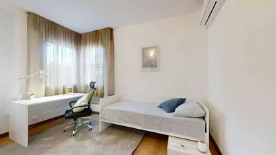 Camera da letto; luce naturale, pavimento in legno