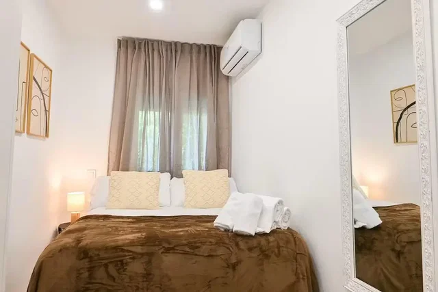 Camera da letto; luce naturale, stile moderno