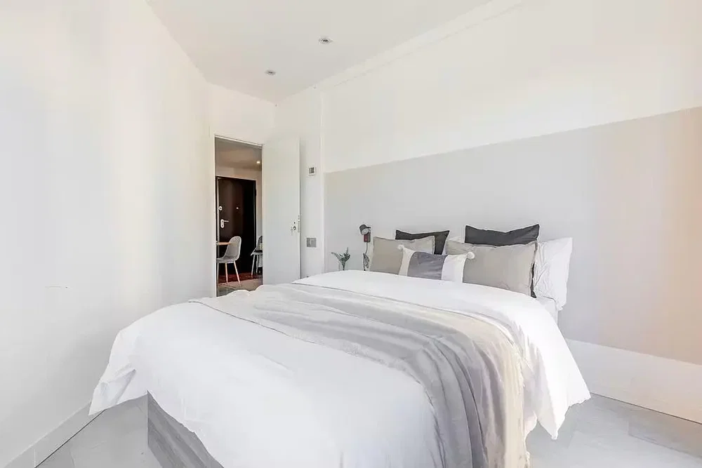 Quarto; luz natural, estilo moderno