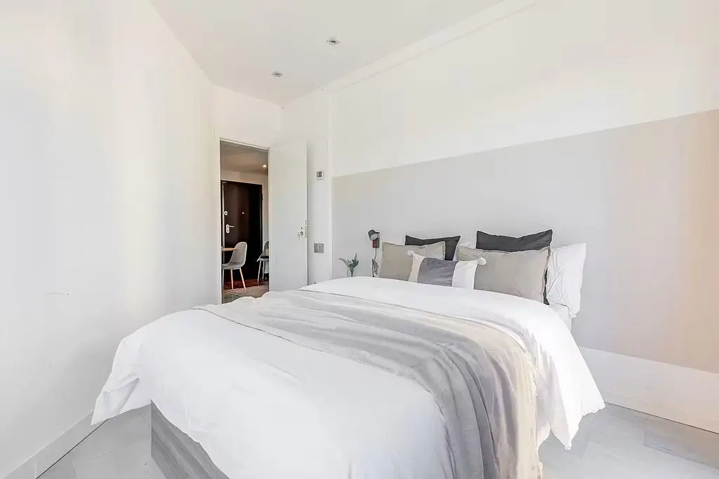Quarto; luz natural, estilo moderno