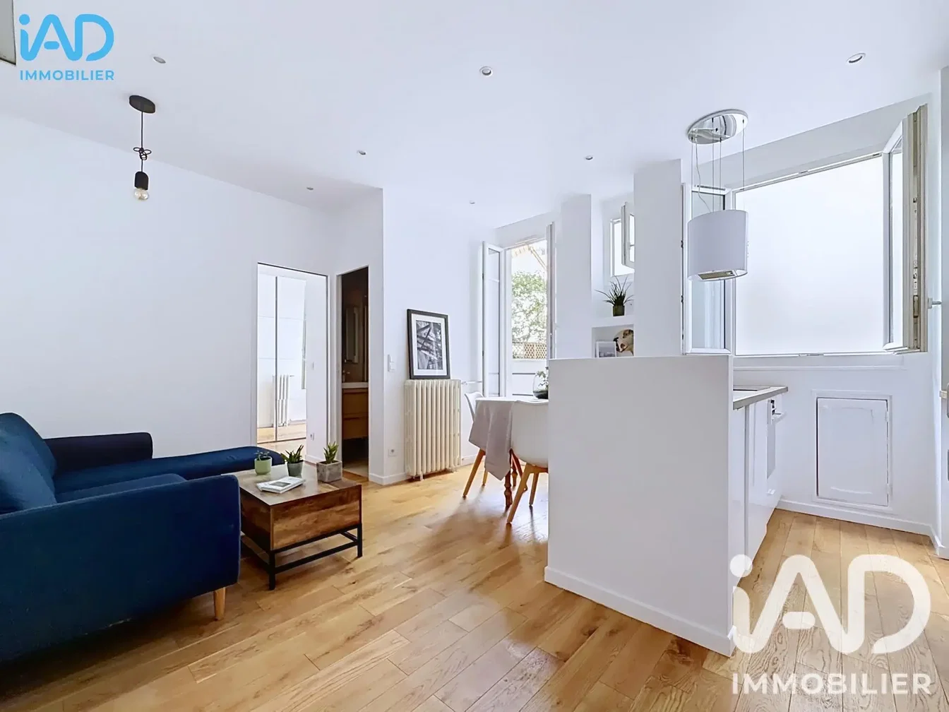 Wohnzimmer; holzboden, tageslicht, moderner stil
