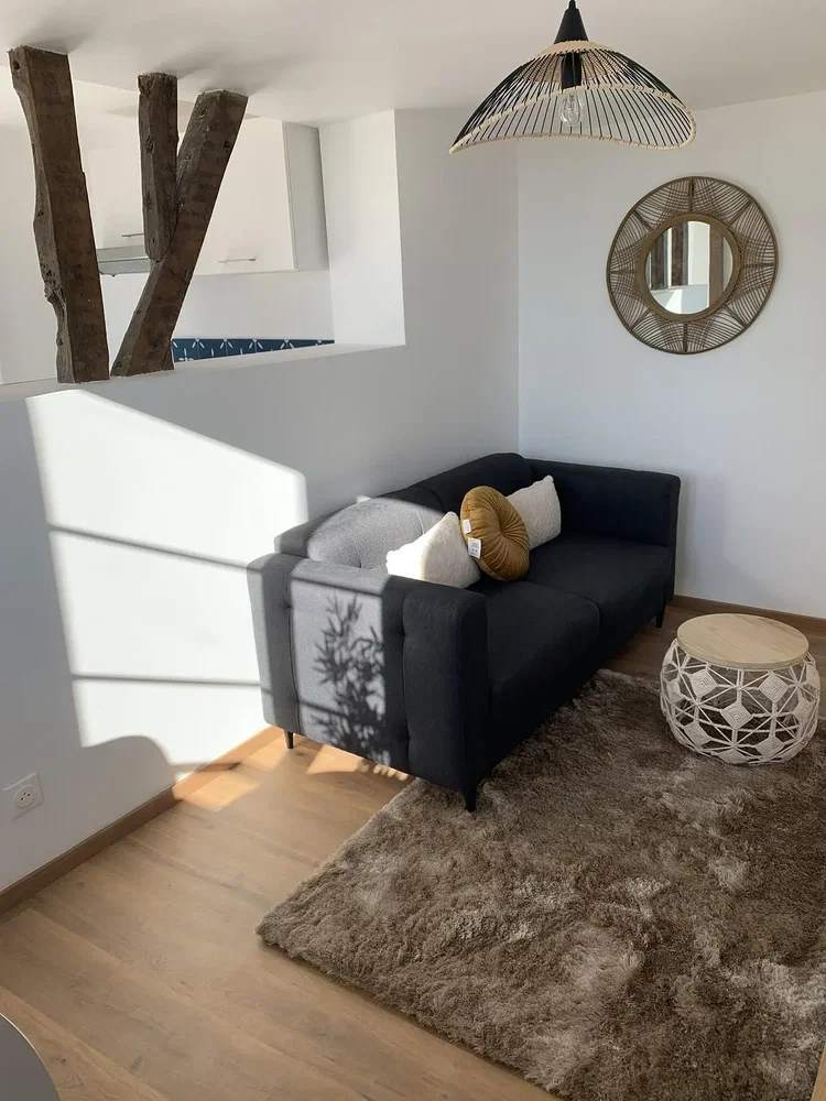 Wohnzimmer; tageslicht, holzboden, moderner stil
