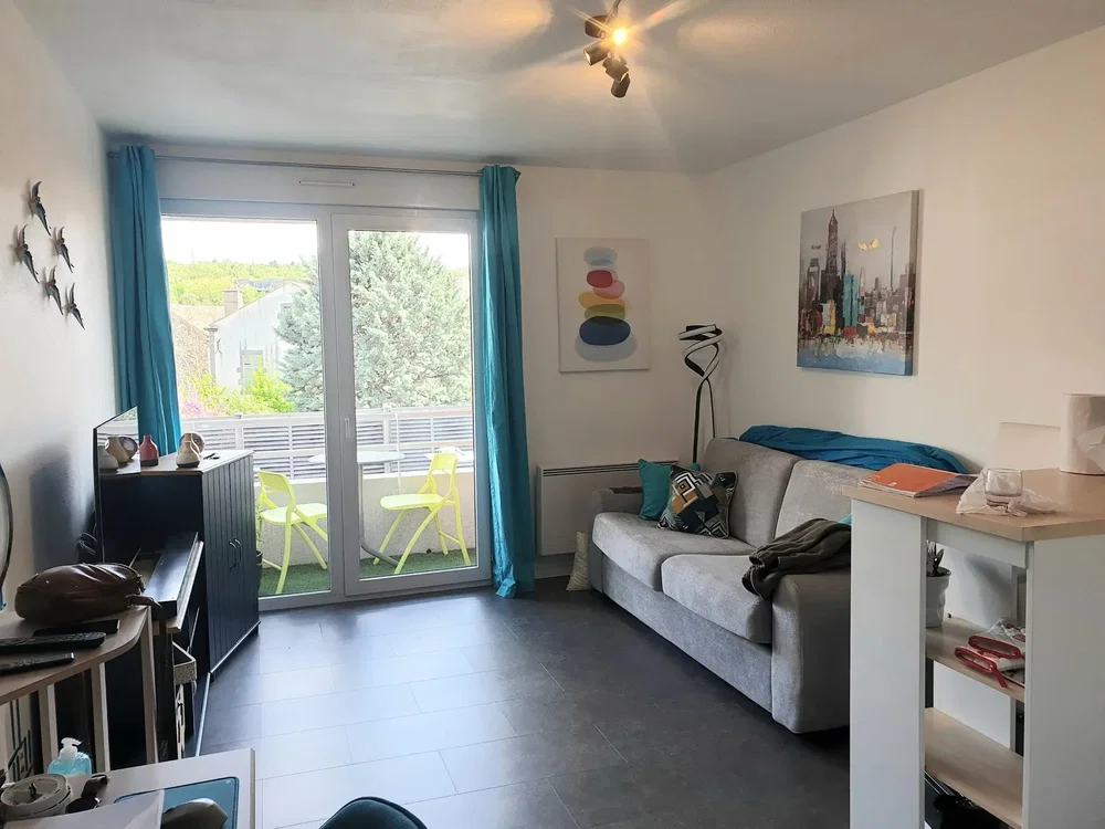 Wohnzimmer; tageslicht, fliesenboden, blick