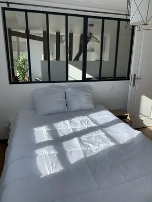 Schlafzimmer; tageslicht, holzbalken
