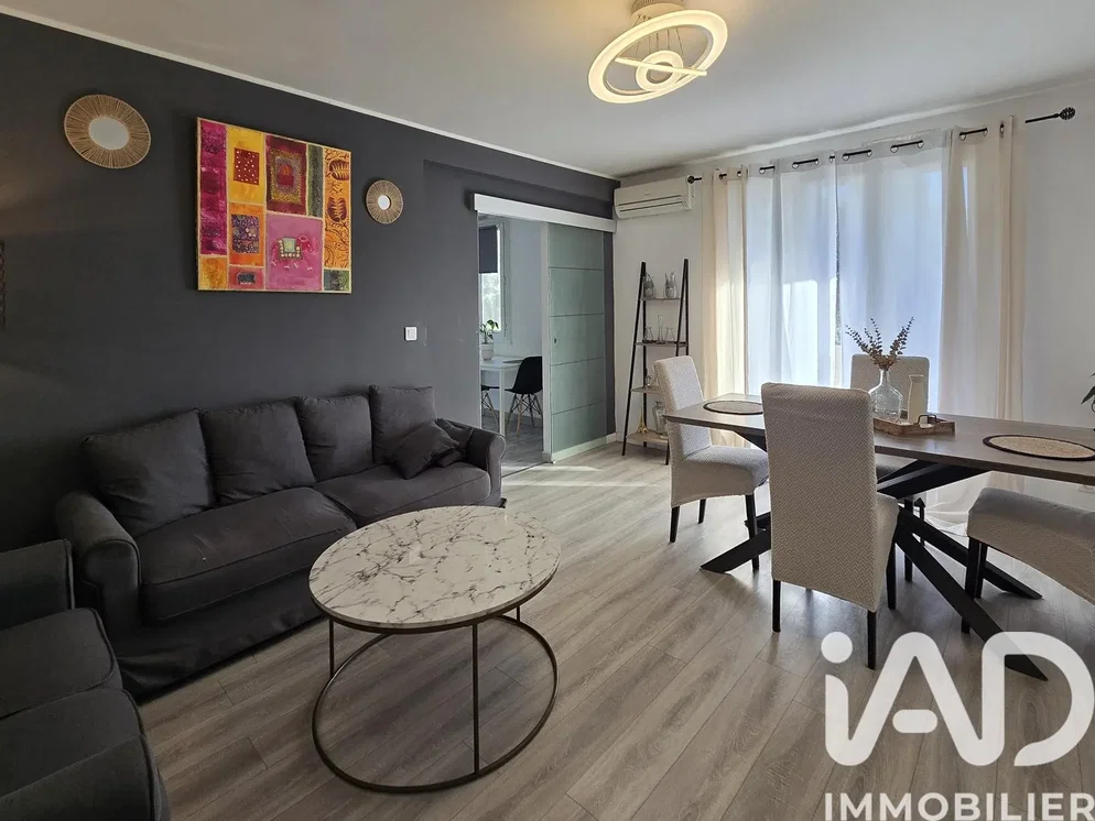 Salon; lumière naturelle, style moderne, parquet