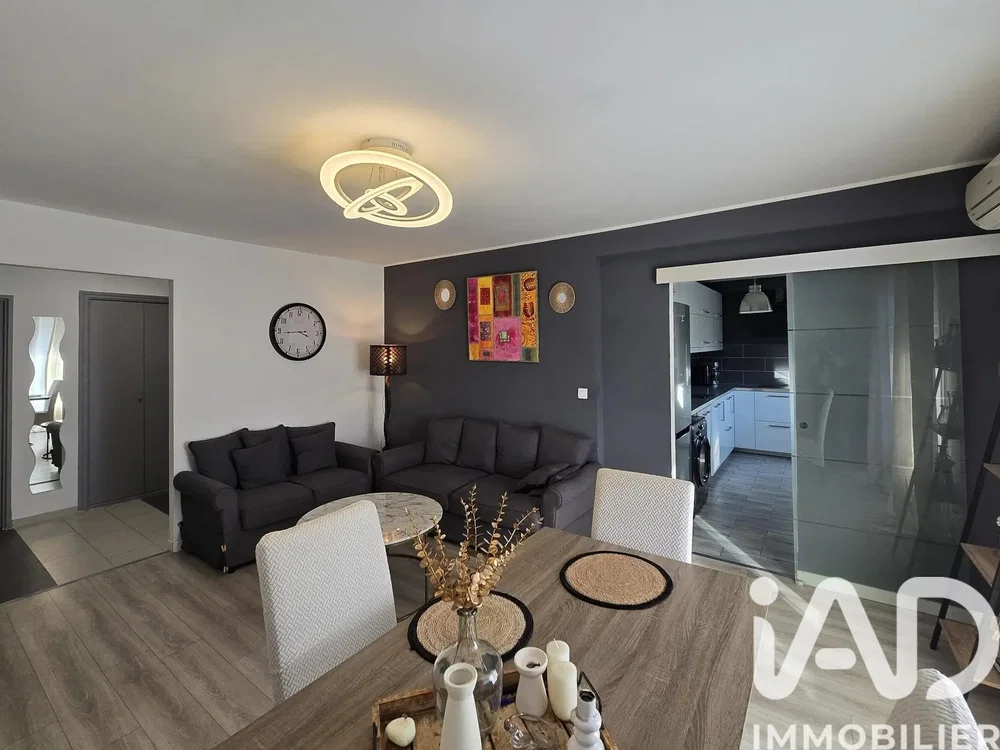 Salon; lumière naturelle, style moderne, parquet