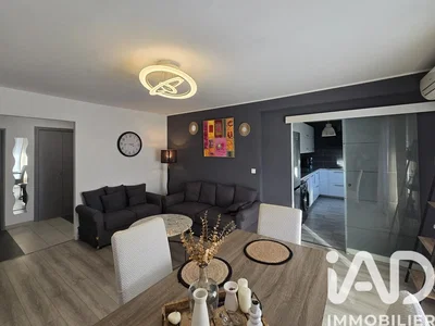Salon; lumière naturelle, style moderne, parquet