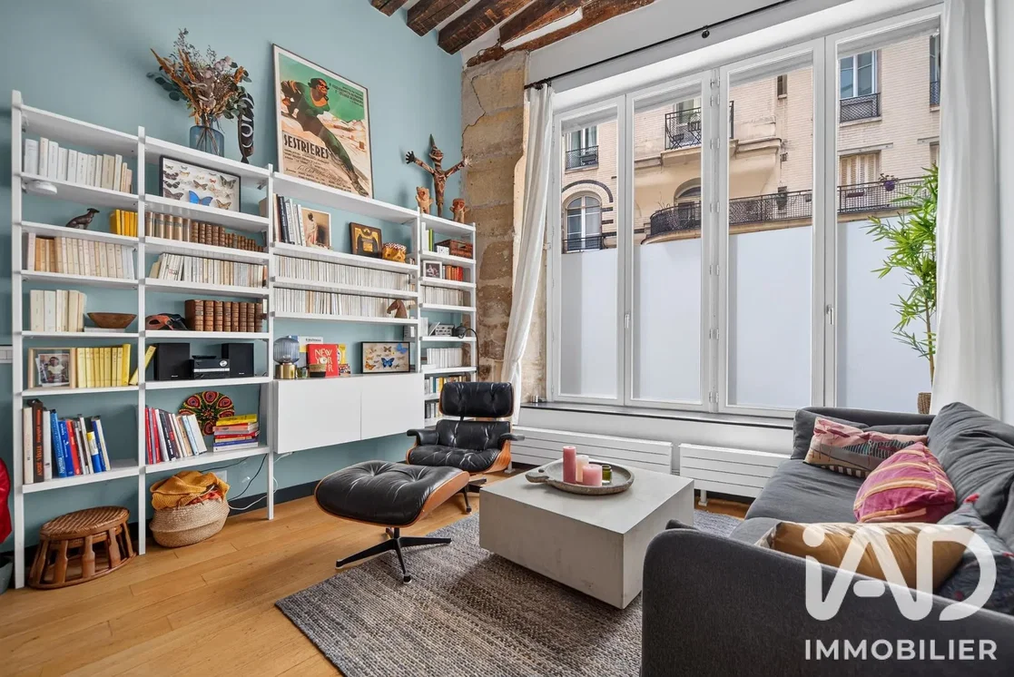 Salon; parquet, lumière naturelle, style moderne