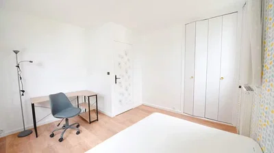 Schlafzimmer; tageslicht, holzboden