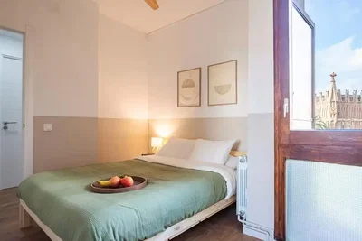 Chambre; lumière naturelle, parquet
