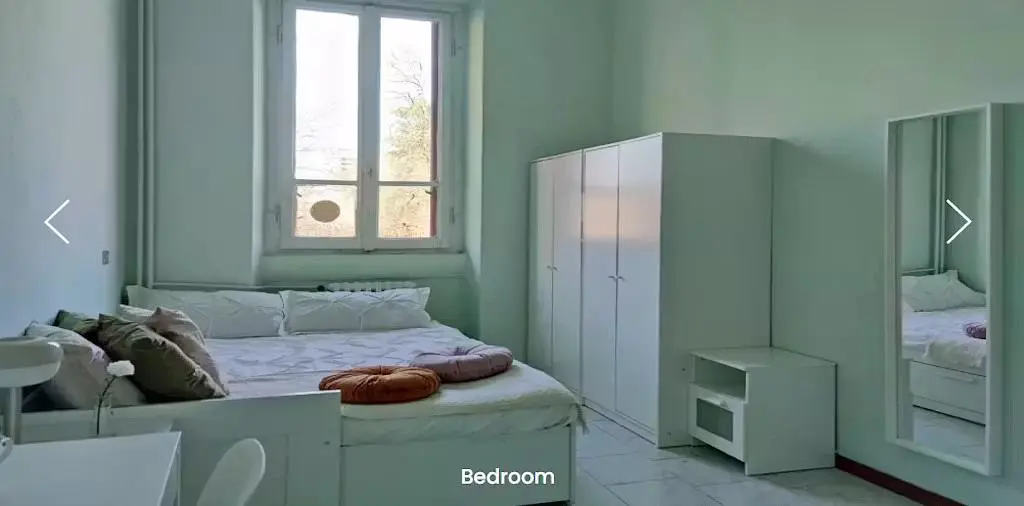 Schlafzimmer; tageslicht, holzboden
