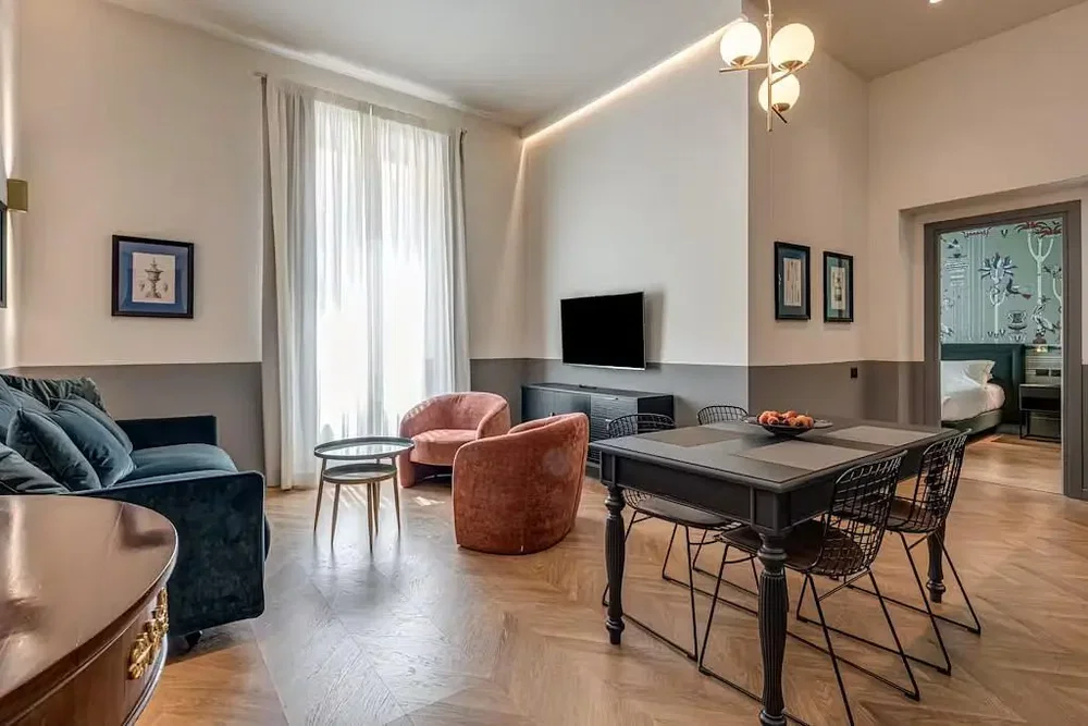 Wohnzimmer; holzboden, tageslicht, moderner stil