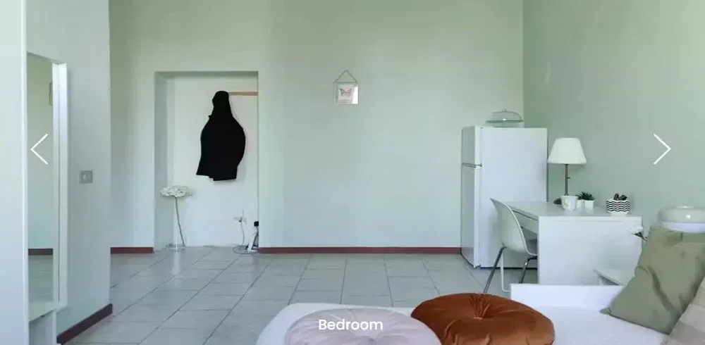 Schlafzimmer; fliesenboden, tageslicht