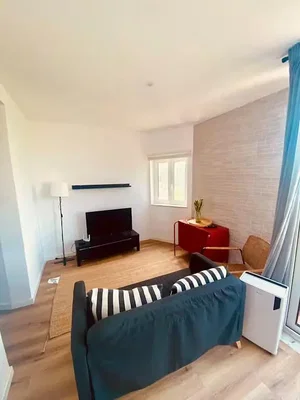 Wohnzimmer; tageslicht, holzboden