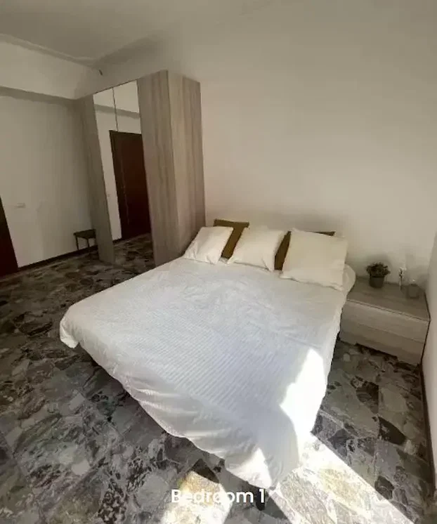 Yatak odası; doğal ışık, fayans zemin