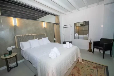 Bedroom; natural light, modern style