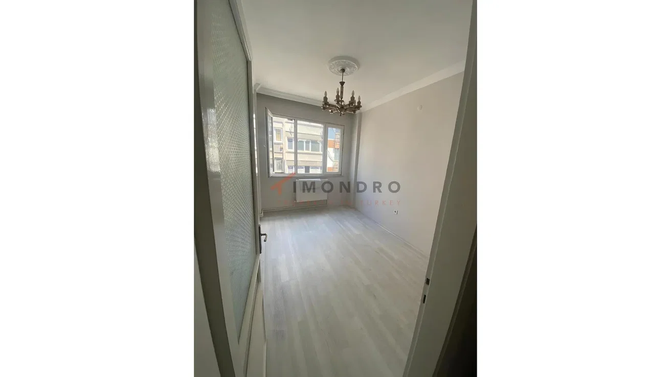 Ložnice; přirozené světlo, dřevěná podlaha