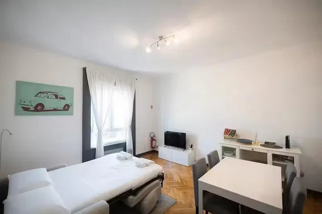 Salón; luz natural, suelo de madera, estilo moderno