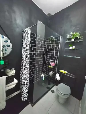 Bagno; pavimento in piastrelle, ristrutturato, luce naturale