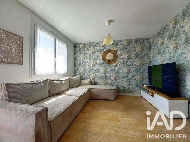 Dnevna soba; drveni pod, prirodno svjetlo, moderni stil