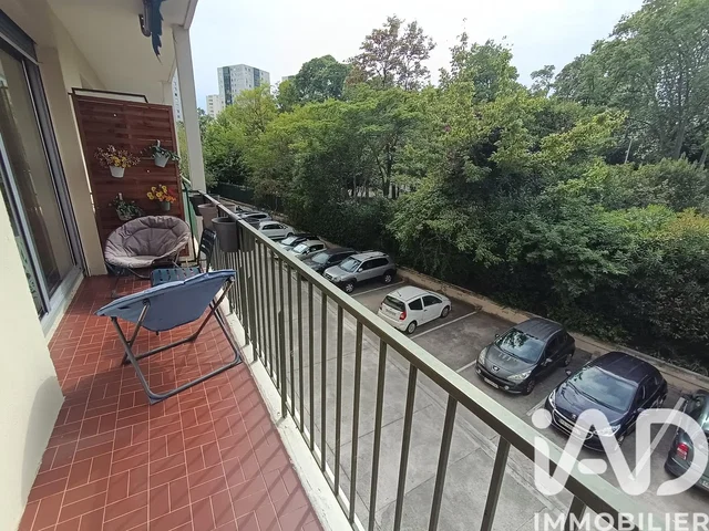 Balkon; pogled, pločice, prirodno svjetlo