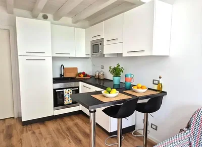 Cuisine; électroménager, parquet, lumière naturelle
