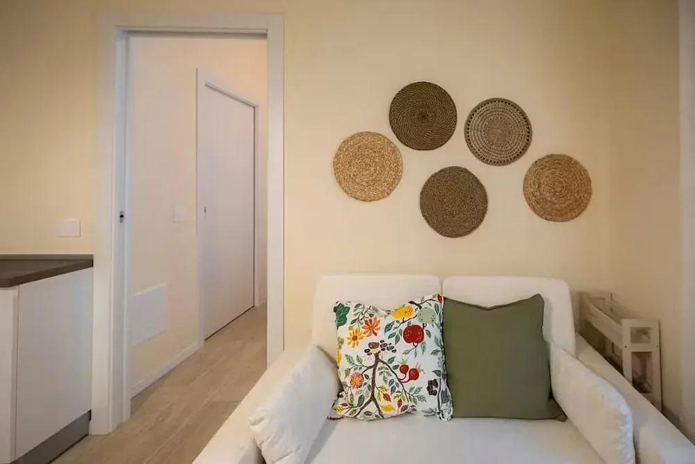 Wohnzimmer; holzboden, tageslicht