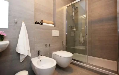 Badezimmer; tageslicht, renoviert, fliesenboden
