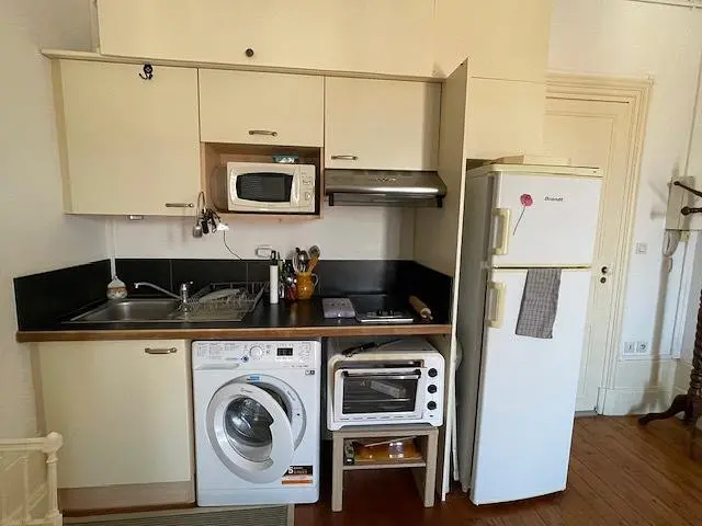 مطبخ; أجهزة المطبخ, أرضية خشبية, ضوء طبيعي