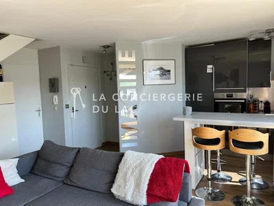 Salon; lumière naturelle, style moderne, électroménager