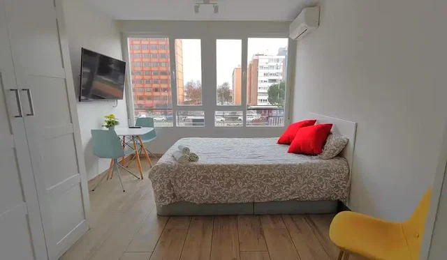Chambre; lumière naturelle, parquet, style moderne