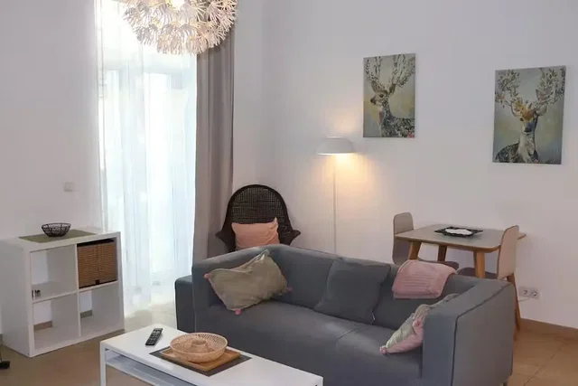 Salón; luz natural, estilo moderno