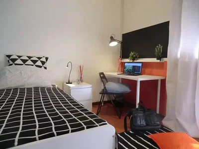 Yatak odası; doğal ışık, modern stil