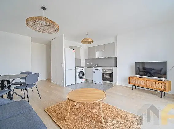 Wohnzimmer; tageslicht, holzboden, moderner stil, küchengeräte