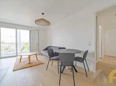 Wohnzimmer; tageslicht, holzboden