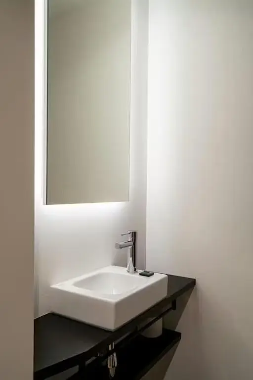 Toilette; renoviert, tageslicht, fliesenboden