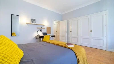 Schlafzimmer; holzboden, tageslicht
