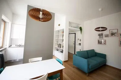 Wohnzimmer; tageslicht, holzboden, moderner stil