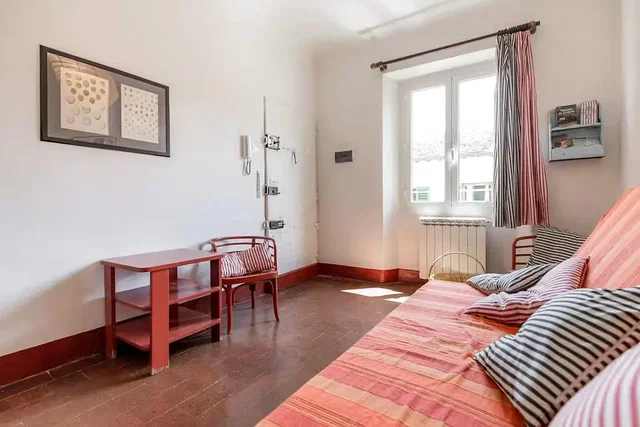 Schlafzimmer; tageslicht, holzboden