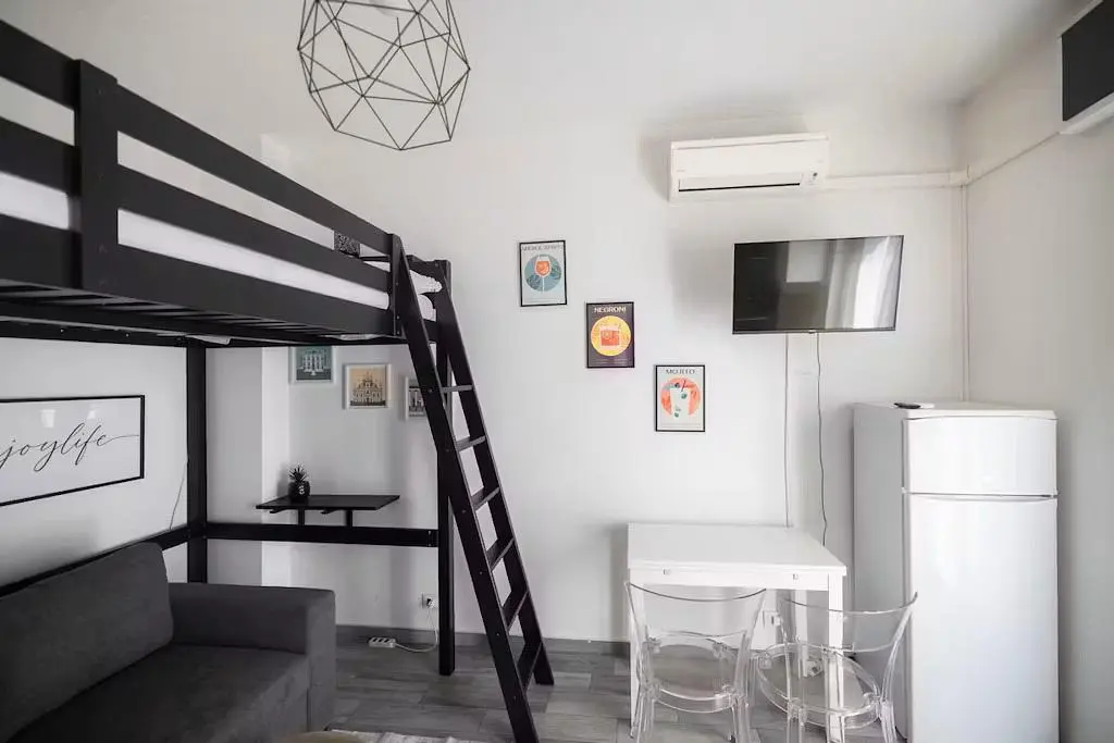 Schlafzimmer; holzboden, tageslicht, moderner stil