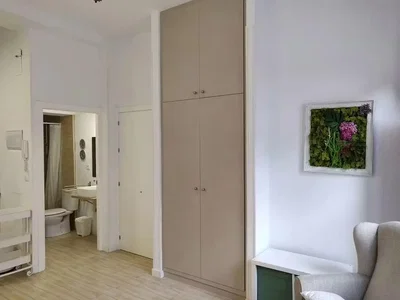 Wohnzimmer; tageslicht, holzboden, moderner stil