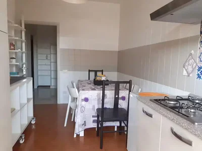 Кухиња; кухињски апарати, плочице, природно светло