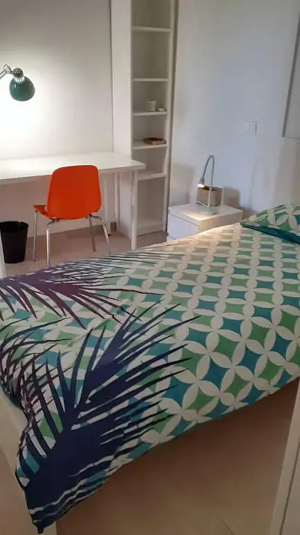 Slaapkamer; natuurlijk licht, houten vloer