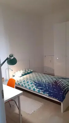 Slaapkamer; natuurlijk licht, tegelvloer