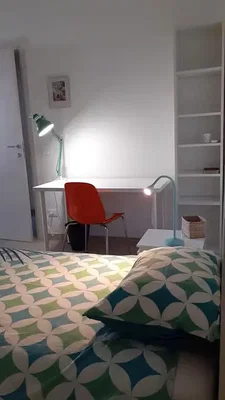 Slaapkamer; natuurlijk licht, houten vloer