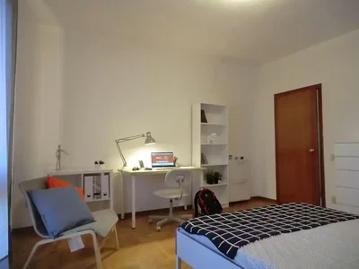 Schlafzimmer; holzboden, tageslicht