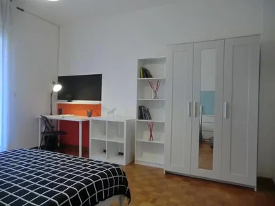 Schlafzimmer; holzboden, tageslicht